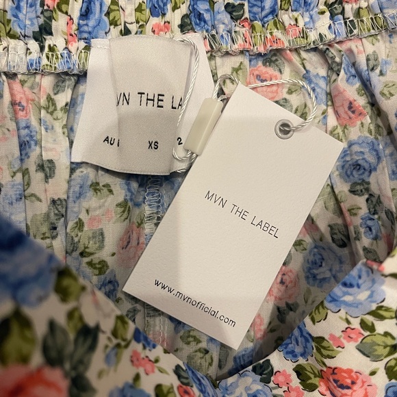 NWT MVN The Label Blue Floral Skirt Size 2 - Picture 2 of 2